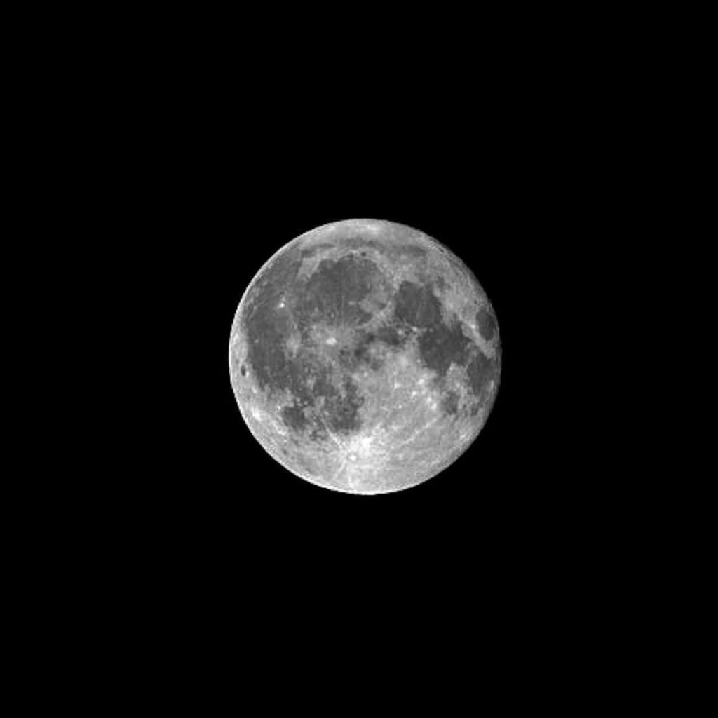 kazinova's tweet photo. Goodnight moon. #astrophotography #eos80d #photopractice #moon #fullmoon #Cleveland #solonohio https://t.co/soF1jiWMcn https://t.co/jIpMnO98aH
