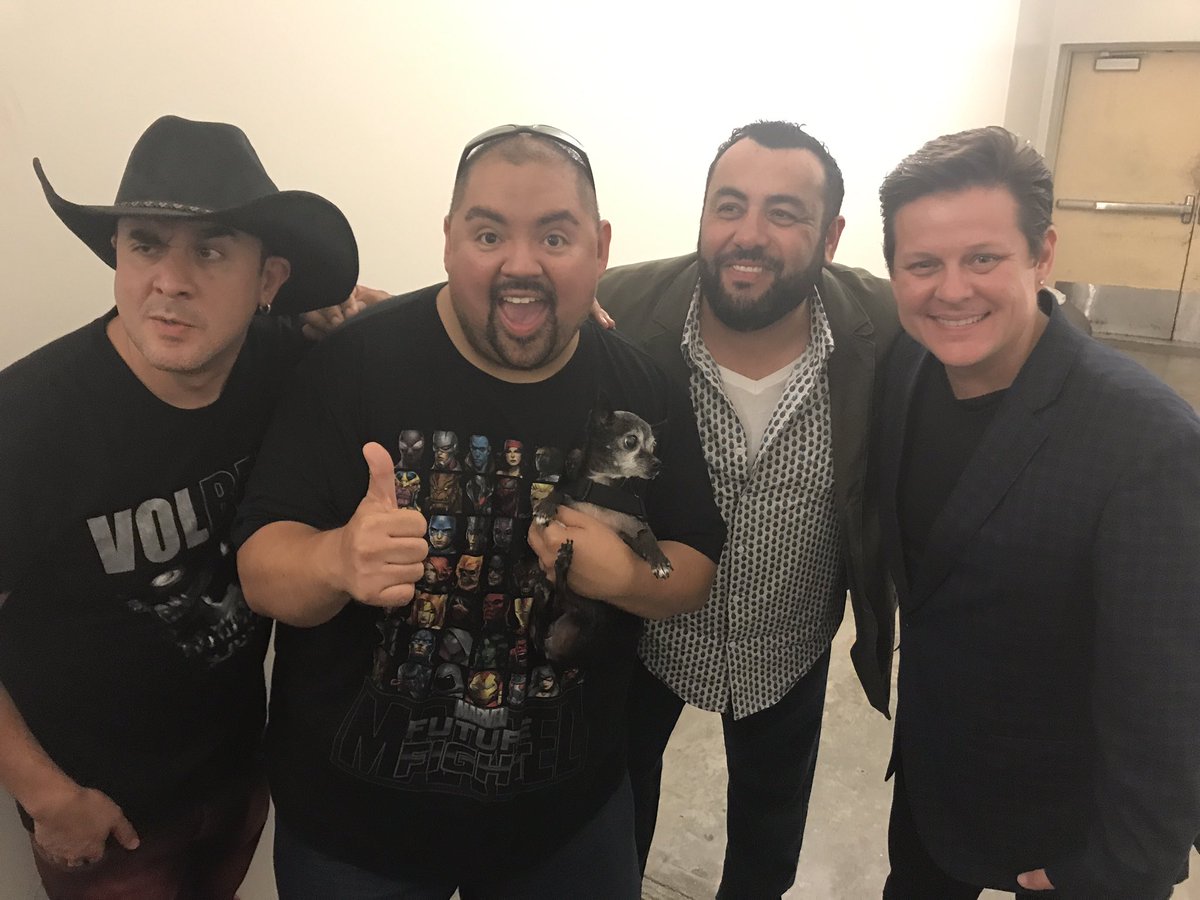sergio_mejorado's tweet photo. Foto memorable en @OntarioImprov con @fluffyguy @macariobrujo @richardcomedy  y YO https://t.co/xEhARpPwbM