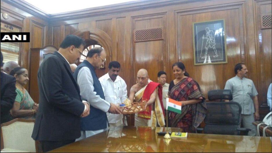 AkashvaniAIR's tweet photo. .@nsitharaman takes charge as Defence Minister of India. https://t.co/wurTnBXzEb