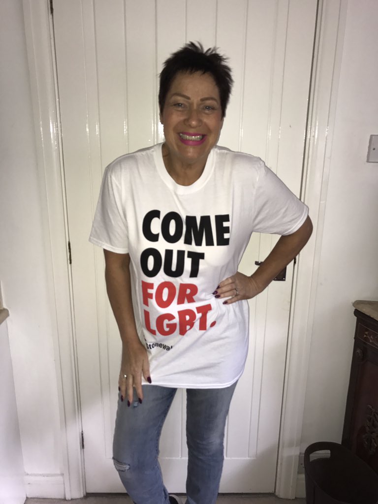RealDeniseWelch's tweet image. I want to live in a world where everyone can be who they want to be! So #comeoutforlgbt with me @stonewalluk ❤️🌈