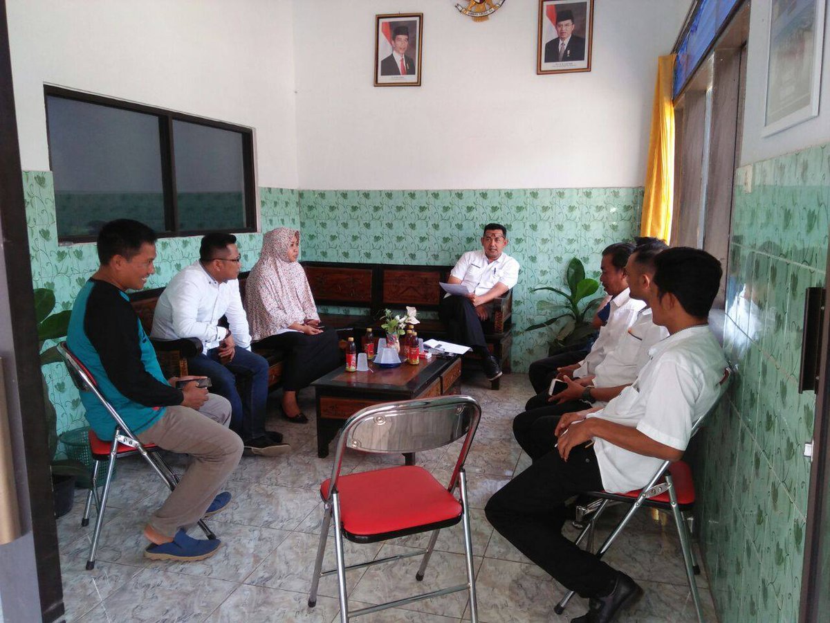 Desa_Bangsring's tweet photo. Kunjungan DPMD Kab.Banyuwangi
@bpmpd_BWI @kec_wongsorejo @SulisValentina https://t.co/IPCKyB6nVU