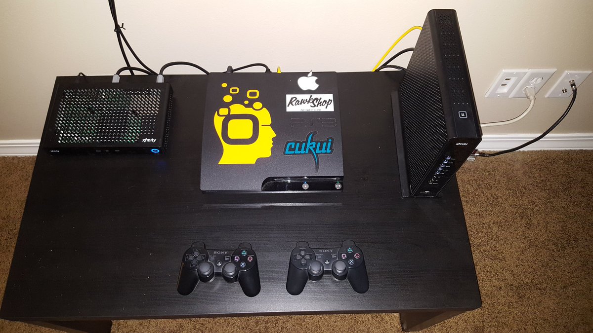 RolandSchultz8's tweet photo. Went with the @XFINITY set up! All ready for #UFC215 🙌 #comcast #ethernet #playstation #sony #rawkshop #soulpro #cukui #apple https://t.co/jUfKxMAa2y