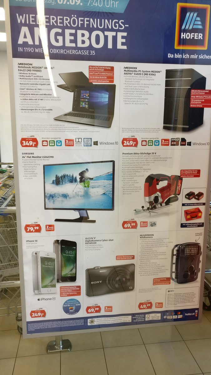 Beankylla's tweet photo. Achtung! Les iPhones perdent leur statut d'indicateur de niveau social: maintenant en vente chez Aldi ! #hardapple https://t.co/vfP6VitqWH