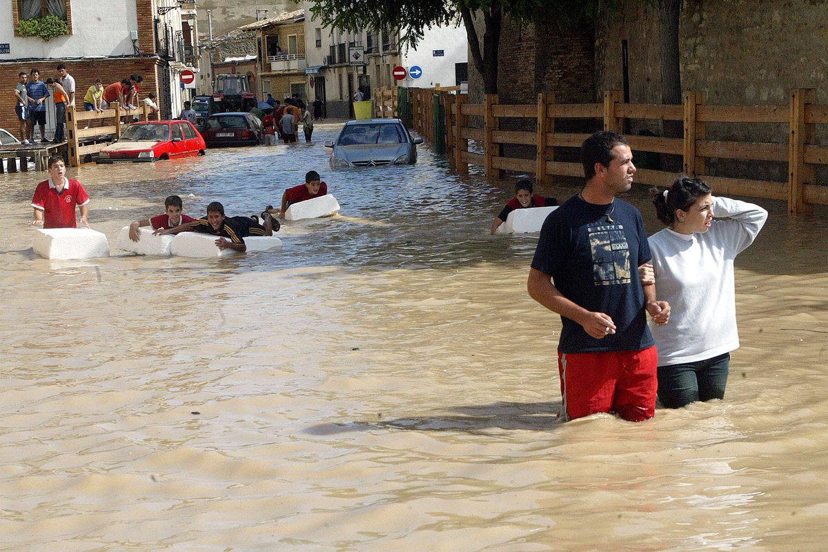 ElTiempoNavarra's tweet photo. Hoy se cumplen 13 años d estas tristes imágenes
200 litros m/2 en #Cortes #Navarra en tan solo 5 horas
Fotos del archivo d @DiariodeNavarra https://t.co/l8fbdZMmAw