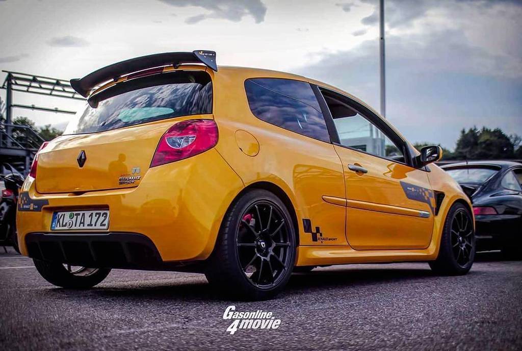 @jan_kln -  #gasonline4movie#rs197/200 #cliors#clio197#tracktool#ringtool#trackperformance#trackaddict#timeattack#… ift.tt/2xQ5T9h