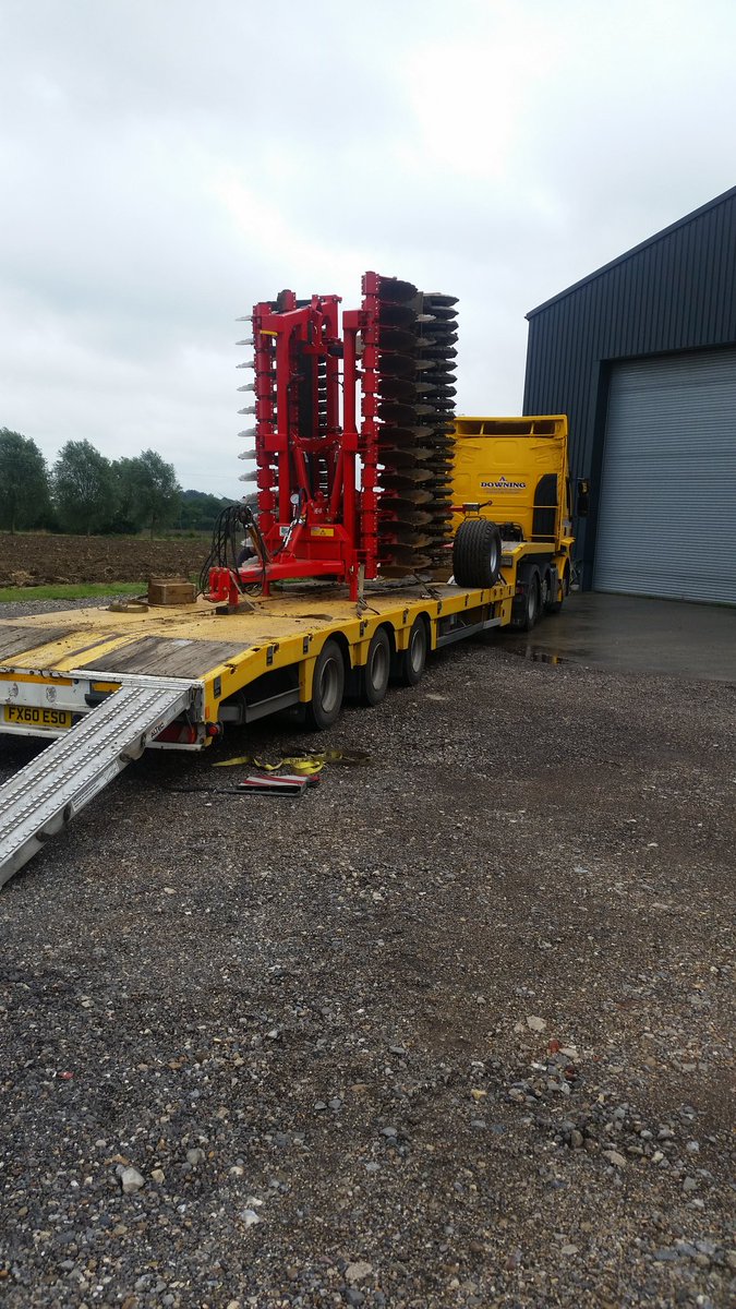 opicocentral's tweet photo. It's all go at Writtle Farm Machinery & @Heva_UK demo's in #essex #combidisc #discroller https://t.co/mHfUlfgR7T #cultivation @OPICOLtd https://t.co/RTEErvWHUO