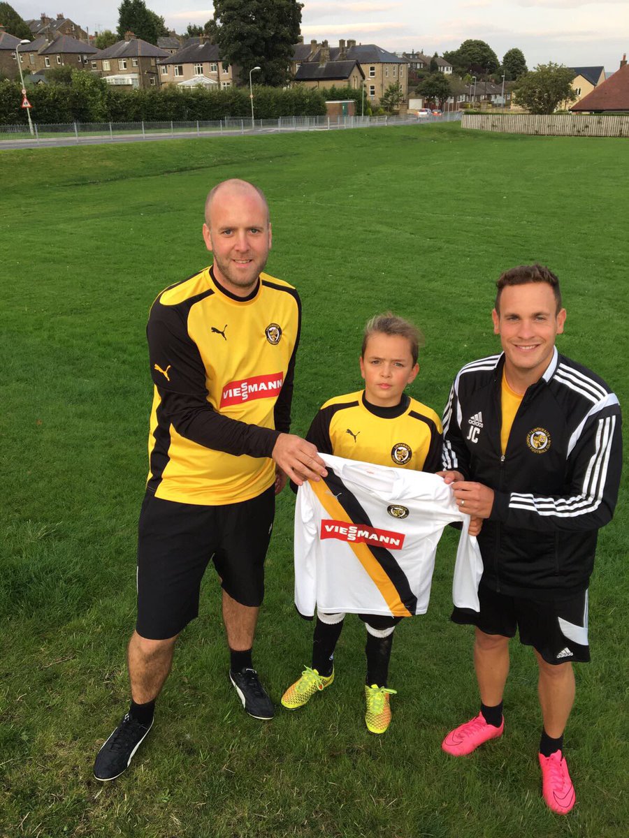 LFCU10s's tweet photo. #BreakingNews 
@linthwaitejfc #breakthebank with 3 last minute signings, spending 30 #Million 

#linthwaite
#viessmann
#grassroots 

Part2 https://t.co/d0EG6HnyRM
