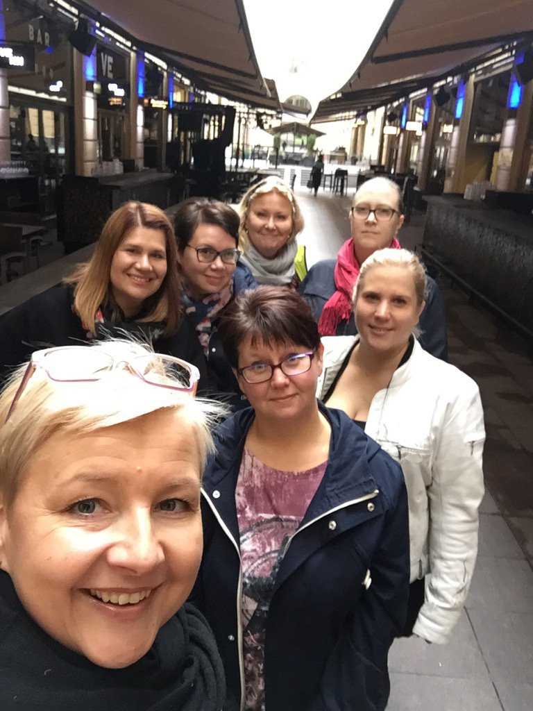 PiaMikkonen1's tweet photo. #kokouspok #mummotunneli #herkkujenpongaus #missämuut? https://t.co/2XAmgX1r0s