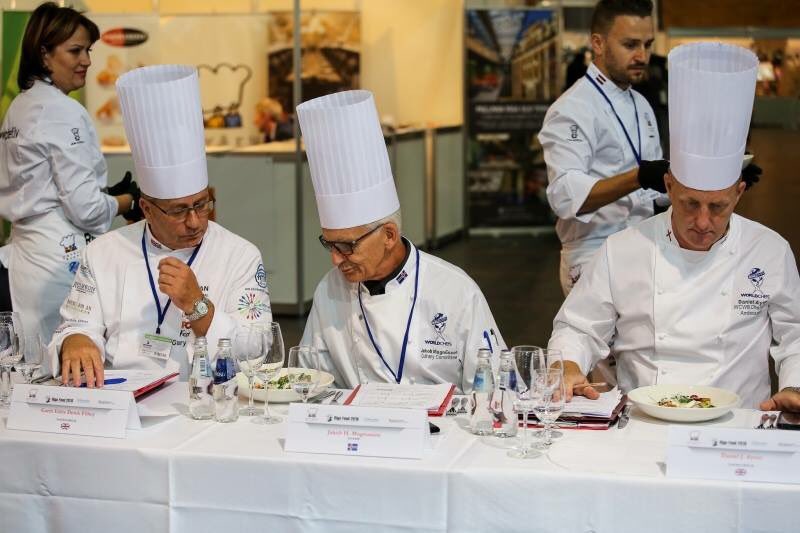 Arkolat_lv's tweet photo. Turam īkšķus par labākajiem! Jau šodien Ķīpsalā norisināsies konkurss "Latvijas 2017. gada pavārzellis" #rigafood2017 #chefslv #horeca https://t.co/hlSVX3oxGA