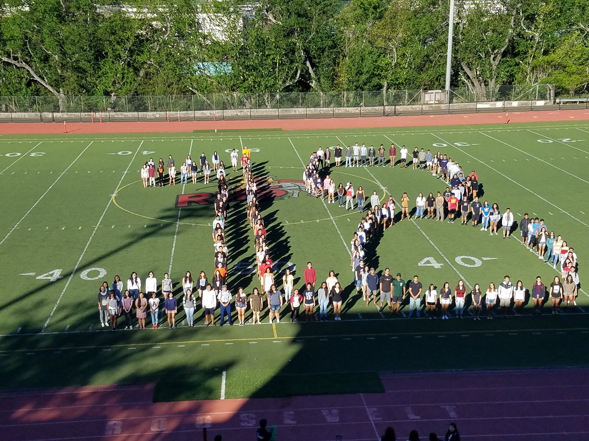 RoughRidersRHS's tweet photo. Class of 2018 photo op for our @roughriders_yb.#R3 https://t.co/jE5A1kZytG