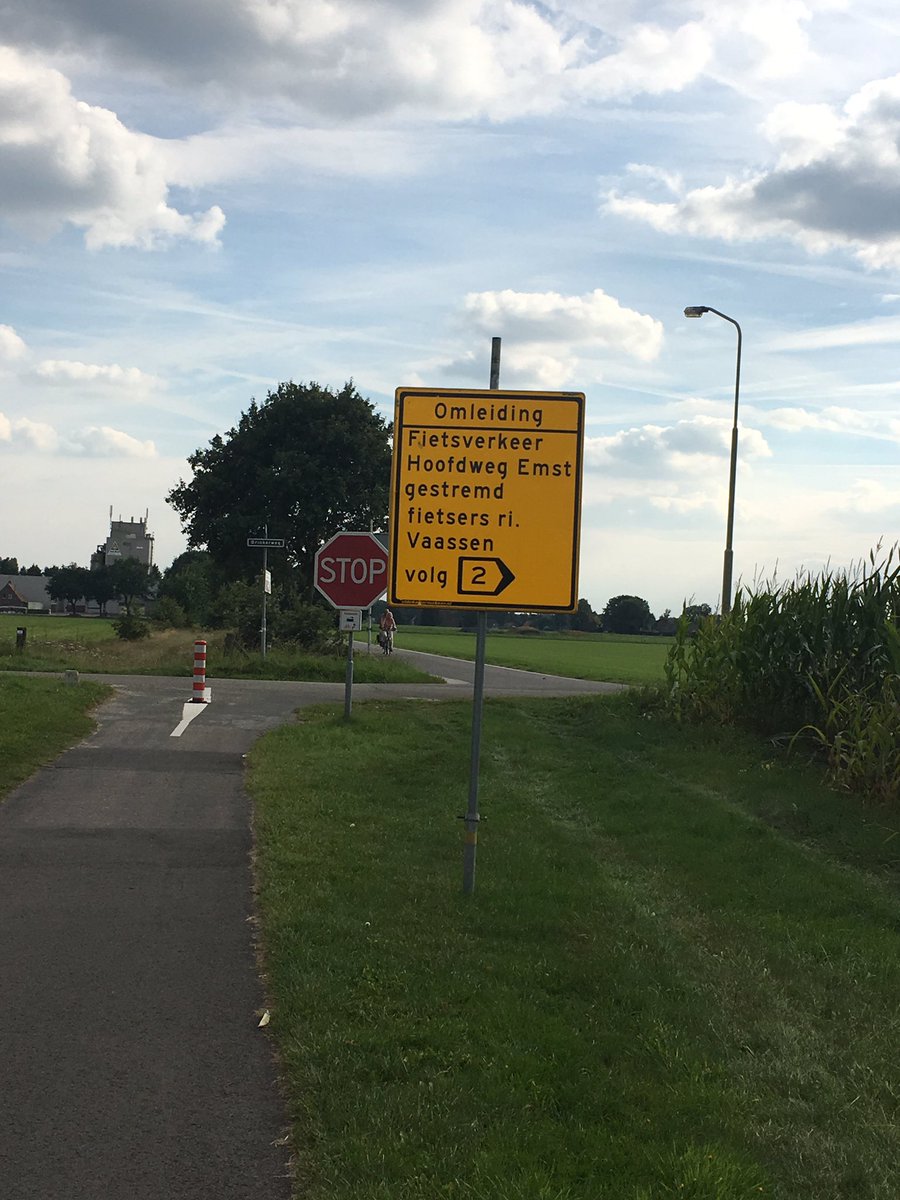 IrmaGorter's tweet photo. @GemeenteEpe : kijk hier eens naar. Fietspad oude spoorlijn, ri Vaassen is mooie route naar Vaassen. Waarom omleiden? https://t.co/w5Azzj4gPN