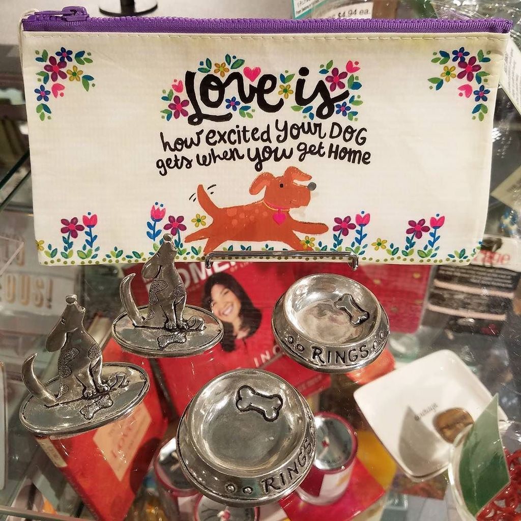 SedonaHawaii's tweet photo. For the dog lovers! 🐶🐕🐩
($32.30 dog bowl ring holder, $24.20 dog ring holder and pouch $8.90)
#hawaii #oahu #honol… https://t.co/D401nf776s https://t.co/9ead0oOcD3