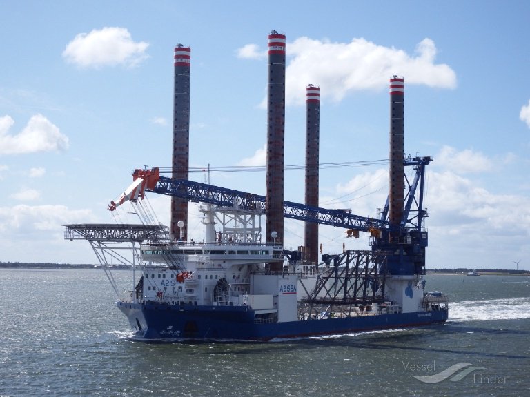VesselFinder's tweet photo. A2Sea to install transition pieces on Merkur Offshore Wind Farm
https://t.co/UCutiyEPdJ #A2Sea #MerkurOffshore #offshorewind #SeaChallenger https://t.co/1EbnjM1yFb