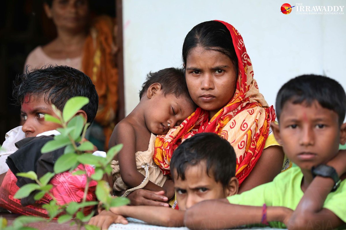 KhinMarHtwe5's tweet photo. Sad Stories in Rakhine :Over 340 Hindus are running away from ARSA terrorists threat !ARSA burned down their houses. https://t.co/j170jvXXD0