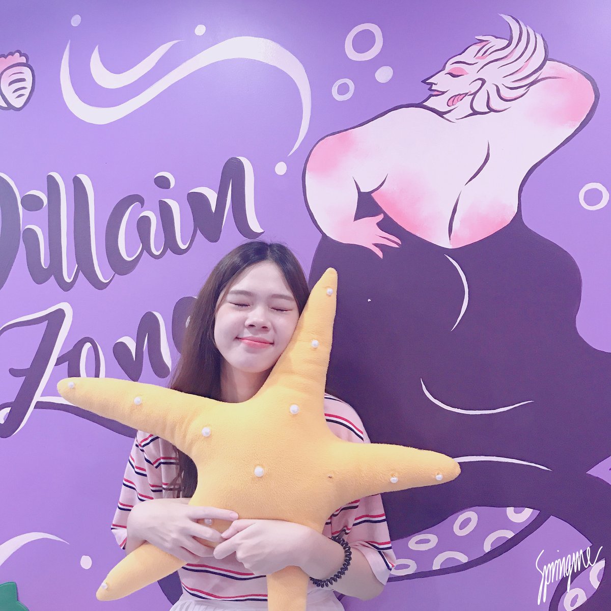 SPRINGme_TH's tweet photo. @pinku_tai ร้านที่ 5 #mermaidcastle #siamsquare ร้านสไตล์นางเงือก เข้าไปแล้วเหมือนอยู่ในโลกแห่งท้องทะเลเลย มีพร็อพให้ถ่ายรูปด้วยเยอะมาก ของกินก็น่าร้า https://t.co/Hrmoa5EJ2O