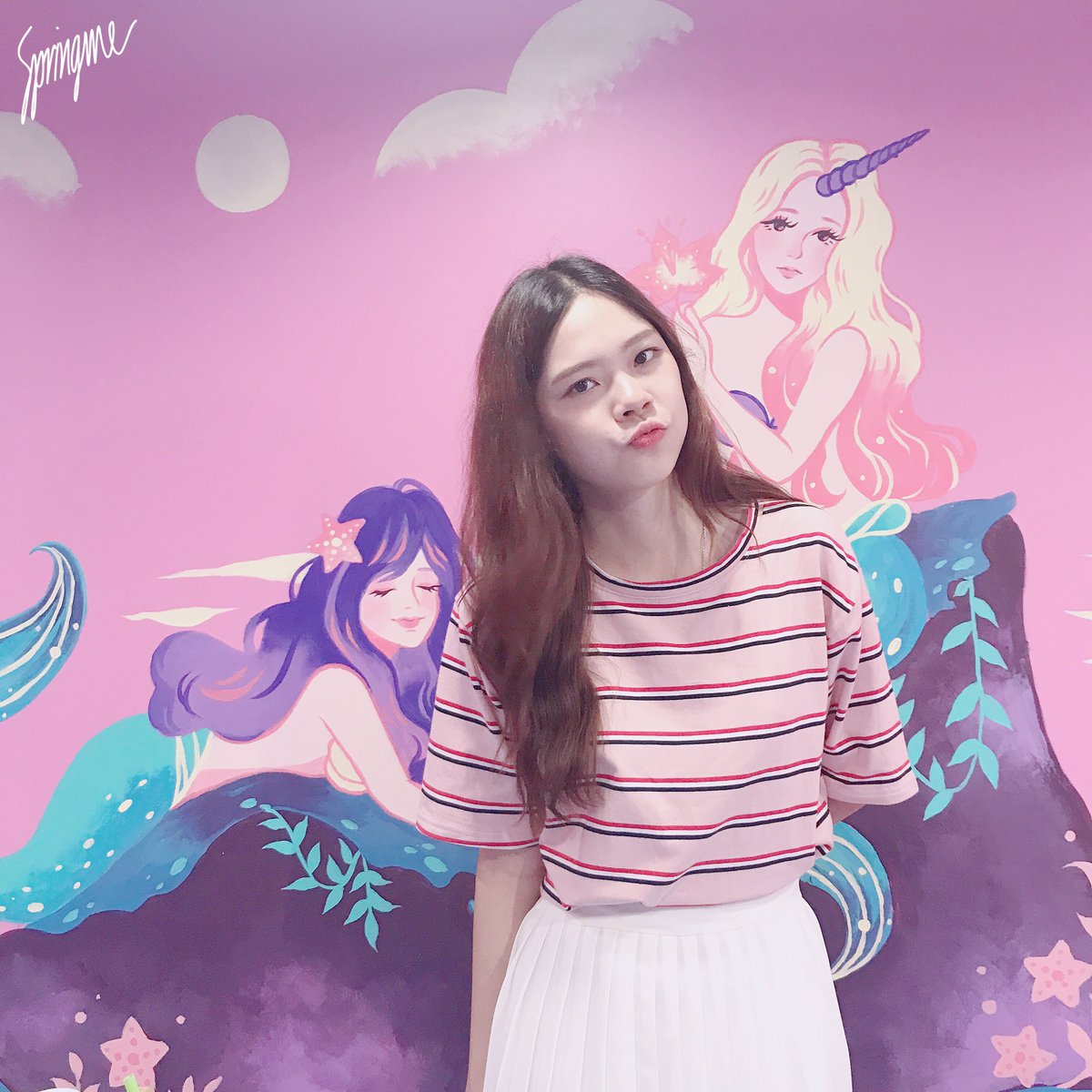 SPRINGme_TH's tweet photo. @pinku_tai ร้านที่ 5 #mermaidcastle #siamsquare ร้านสไตล์นางเงือก เข้าไปแล้วเหมือนอยู่ในโลกแห่งท้องทะเลเลย มีพร็อพให้ถ่ายรูปด้วยเยอะมาก ของกินก็น่าร้า https://t.co/Hrmoa5EJ2O