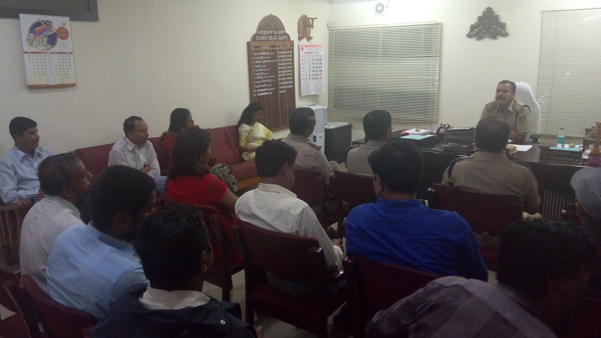 DCPTrWestBCP's tweet photo. #Conducted the #Meeting at #TrafficWest Office on 6th SEP 2017 Regarding #TowingVehicles https://t.co/wABa6zFSXn