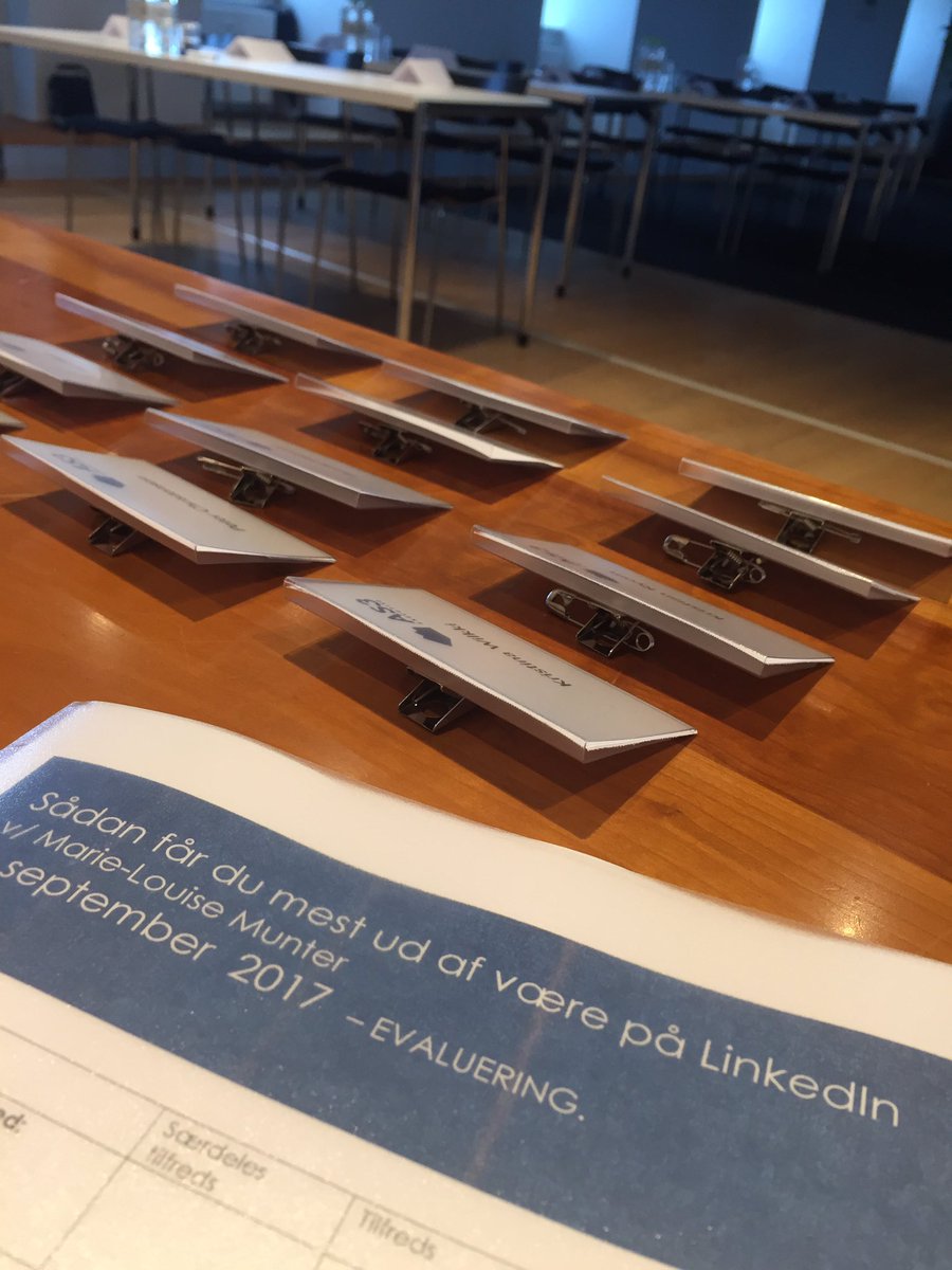 missmunter's tweet photo. Er desværre ikke på #komfosummit fordi jeg er her👇🏼og underviser i #linkedindk for #dkledelse https://t.co/YceE3tZqPj