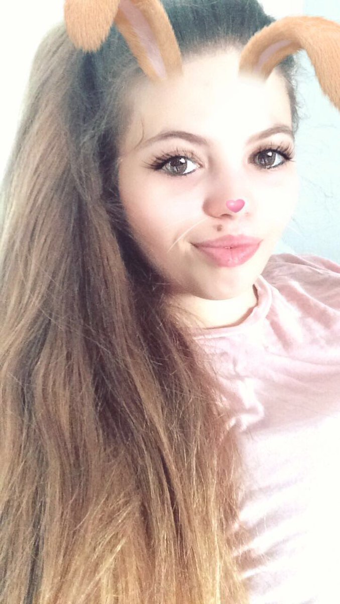 baekgyuz's tweet image. I usually don't post selfies, but here are some only for my man 💛🌻 
(you're all so beautiful btw! Ily) 
#SelfiesForJustin