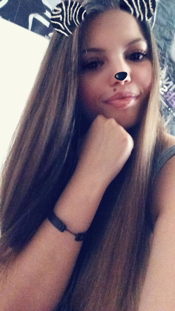 baekgyuz's tweet image. I usually don't post selfies, but here are some only for my man 💛🌻 
(you're all so beautiful btw! Ily) 
#SelfiesForJustin