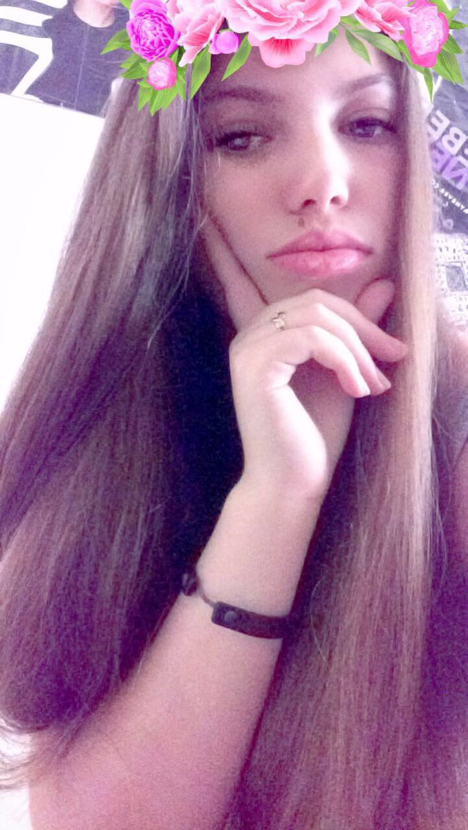 baekgyuz's tweet image. I usually don't post selfies, but here are some only for my man 💛🌻 
(you're all so beautiful btw! Ily) 
#SelfiesForJustin