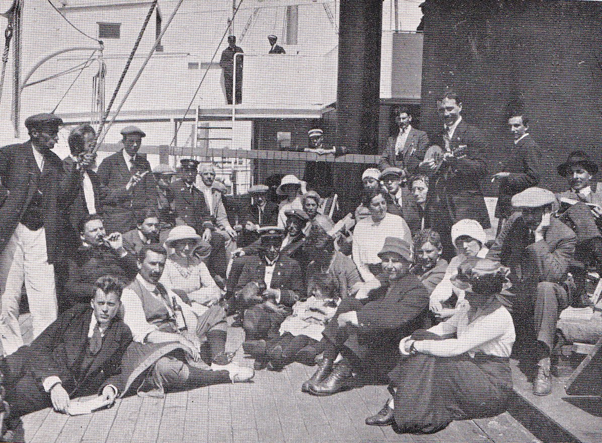 En dan ben je plots #toerist in oorlogsgebied. Het overkwam honderdduizenden toeristen in #Europa in #1914. #WO1 ow.ly/bMTi30eYoD3