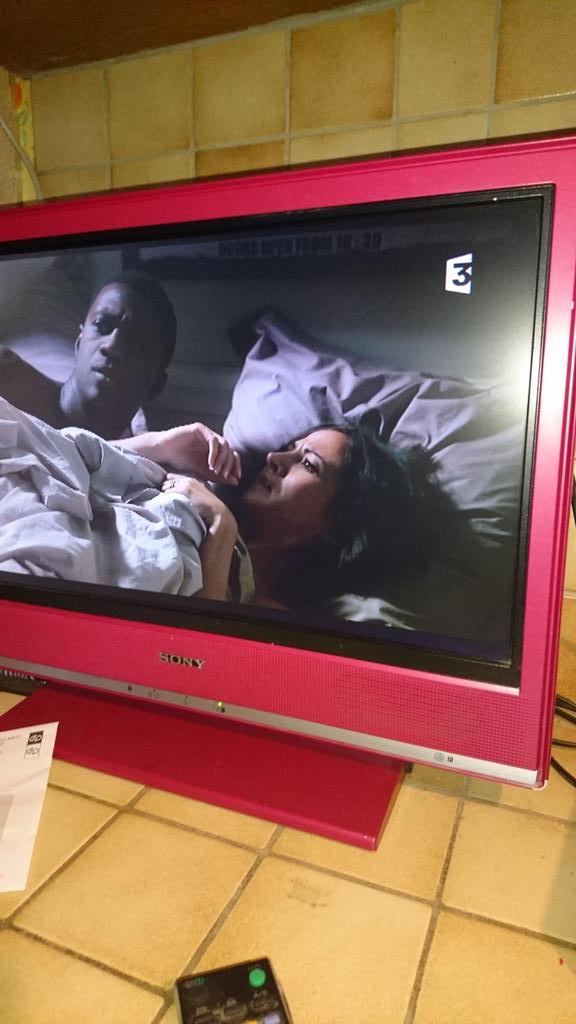 #JaiHonteMaisJaiDeja programmé de regarder #PlusbelleLavie à l'étranger. Non en fait j'assume^^ #PBLV for ever 🤣😂🤣