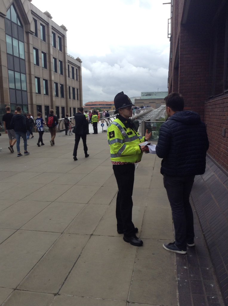 geeeebeeee's tweet photo. Immigration checks going on, St Paul's side of Millenium Bridge, now @antiraids @netpol https://t.co/g0W3QOMUWC