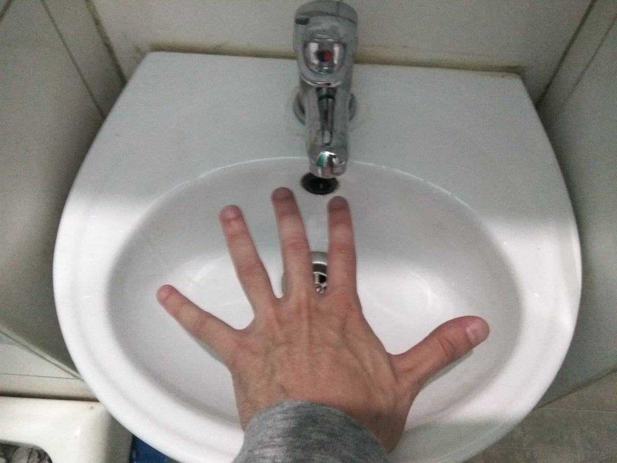 Capitán Brie monigote de nieve Saga Kike on Twitter: "El lavabo más pequeño del mundo ...