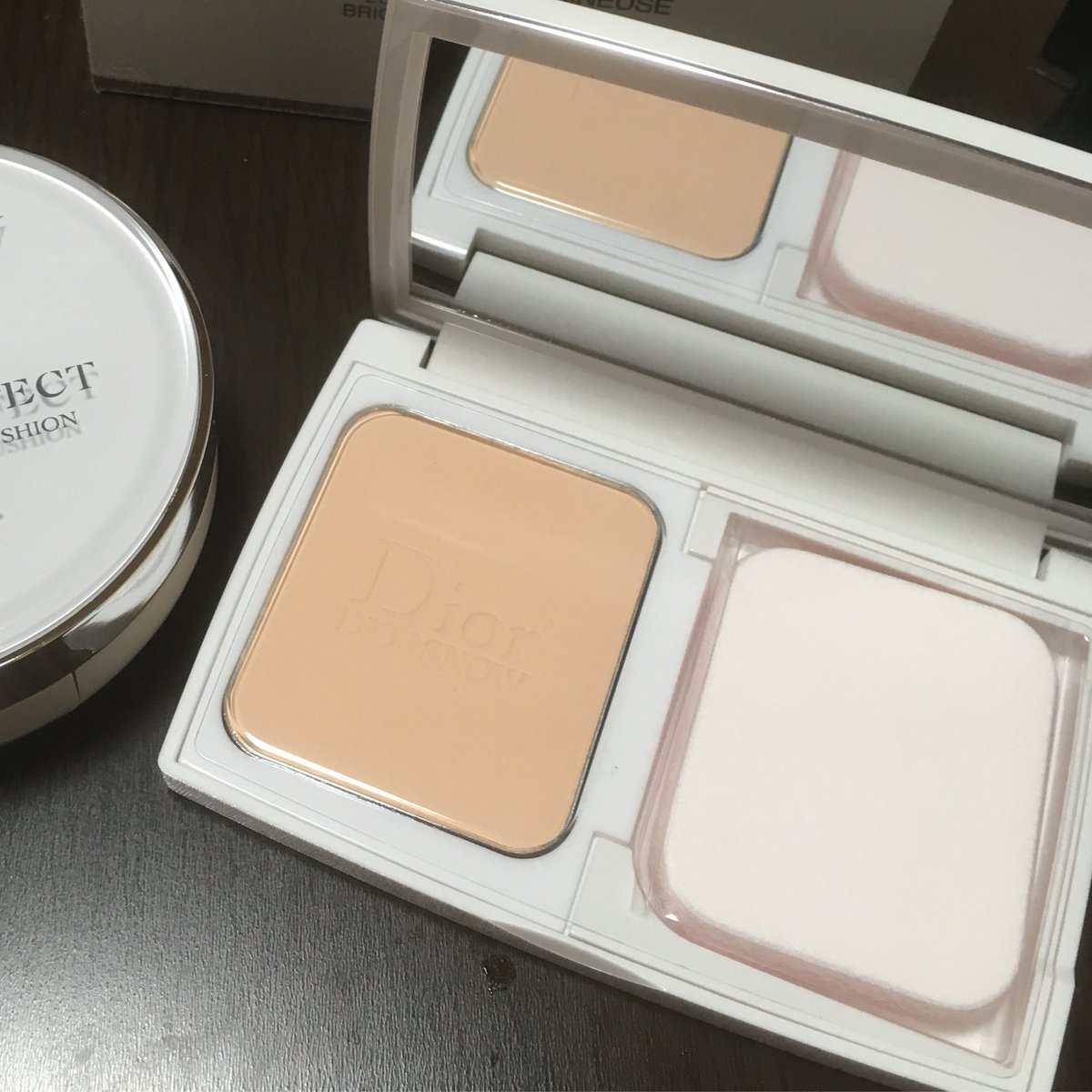 ごまだれ على تويتر スノー ルミナス パーフェクト ファンデーション 春から使ってるパウダーファンデ 薄づきでカバー力はあまりないけど元から肌が綺麗なように見せてくれる 色は012を使用しています 夕方になっても黄ぐすみしなくて綺麗なままなのでお気に入り