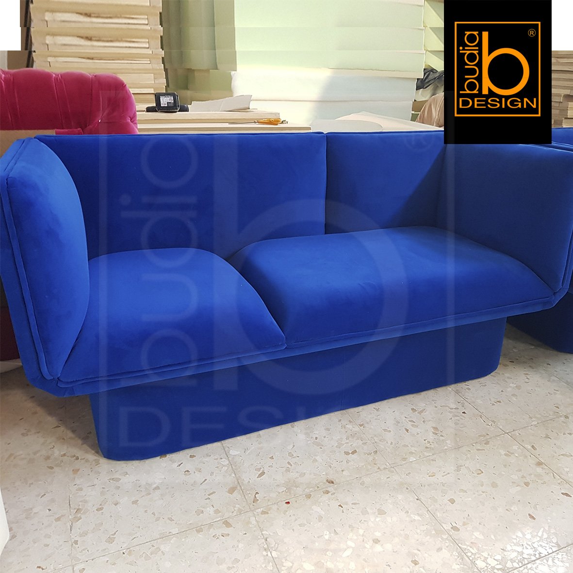 budiadesign's tweet photo. 📣 New Creation 📣
Sofás azules, creados a medida y especial para un cliente en Argelia. Tejido terciopelo azul de la firma #Dabedan.

#Sofas https://t.co/e3A2LG2skf