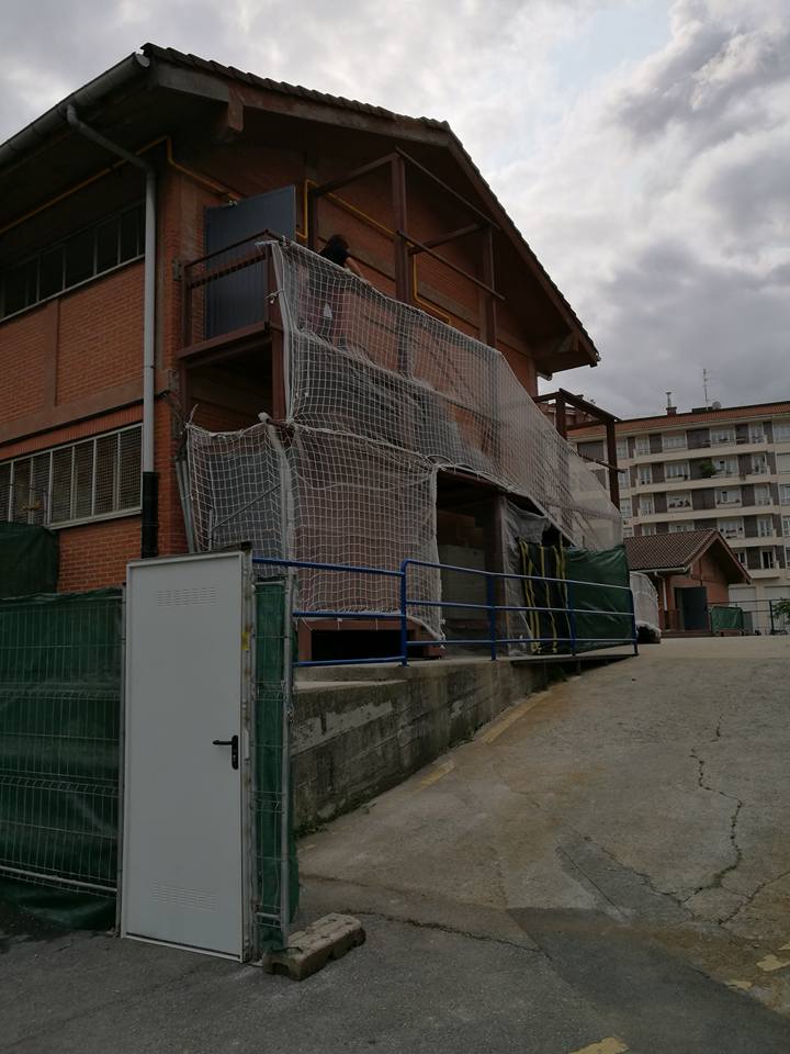 Condiciones hoy del recinto escolar de primaria en Erandio <a href="/euskaltelebista/">ETB</a> <a href="/A3Noticias/">Antena 3 Noticias</a> <a href="/noticias_cuatro/">Noticias Cuatro</a> <a href="/telecincoes/">Telecinco</a> <a href="/sextaNoticias/">laSexta Noticias</a>