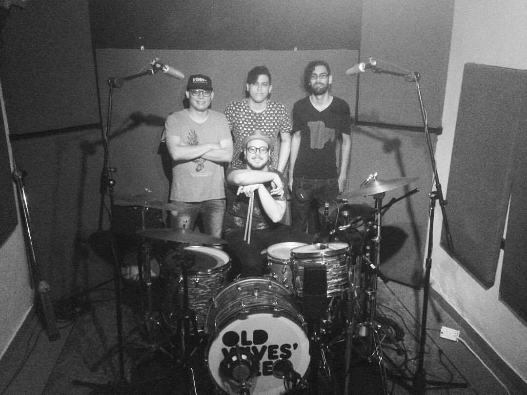 sorayalinero's tweet photo. @The_Crankers Grabando su nuevo LP en #HandshakeMusic éxitos @ingarddelima https://t.co/IbU2guG5vm
