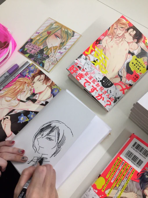 SHIBUYATSUTAYA店様にお邪魔しました。サイン本を書かせていただきました!色紙もありますので、お近くの方は良かったら見に行って見てください 