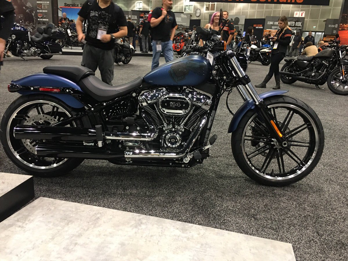 2018年モデルNEWブレイクアウトの115周年記念モデル。レジェンドブルーデニムという素晴らしい色。予約受付中。 #ハーレー #ハーレー徳島  #harley #FXSBS #レジェンドブルー #限定