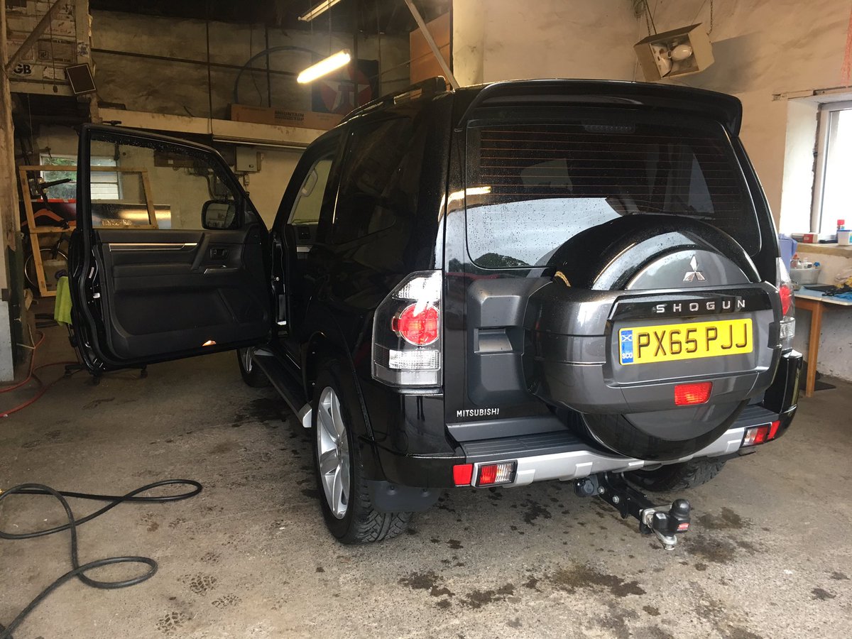 Rare manual 3 door Shogun just being valeted, full details and pictures on our website soon! #mitsubishi