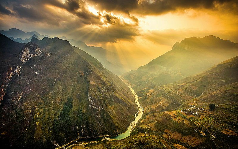 Think you know #Vietnam?Think again! Discover the North on this exciting NEW trip! bit.ly/2waMv4t #mountainroads #cyclingadventures