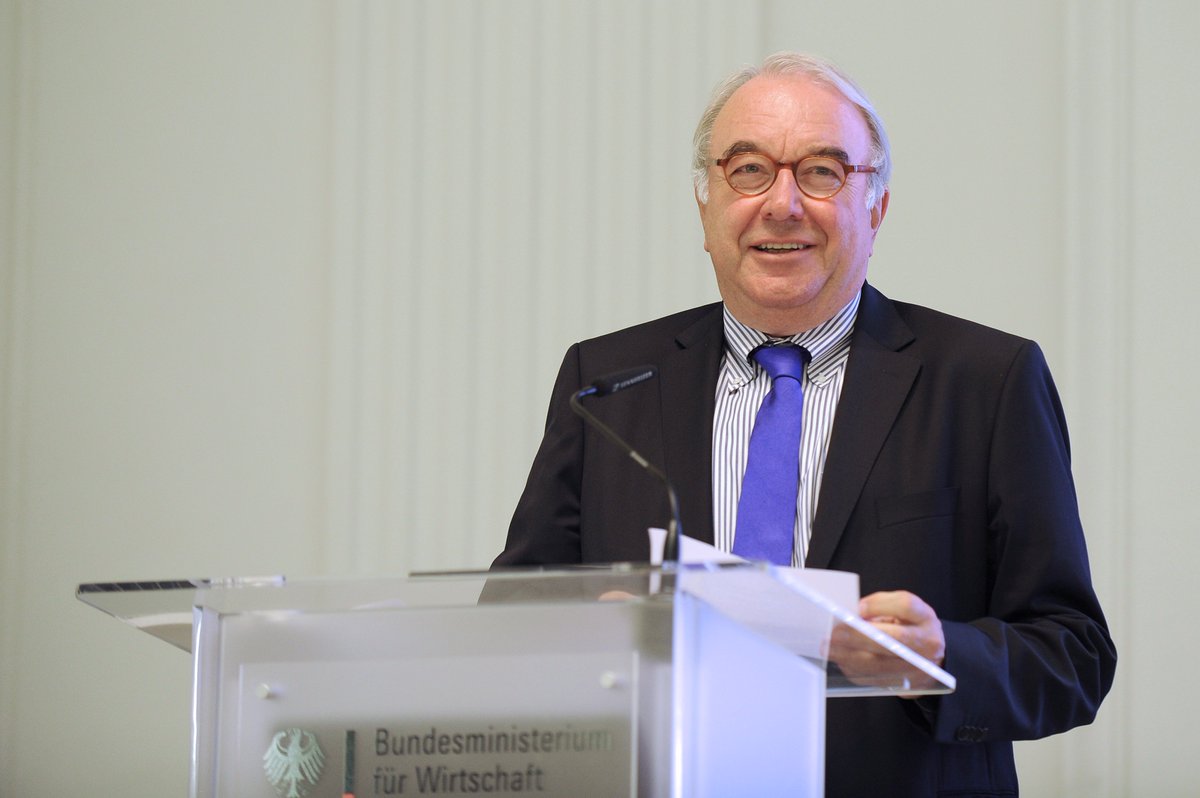 BMWE_'s tweet photo. „Durch #Transparenz die Akzeptanz des heimischen Rohstoffsektors stärken" PStS #Beckmeyer zum Launch des 1. Berichts von @EITIDeutschland https://t.co/6y0gcZxlO4