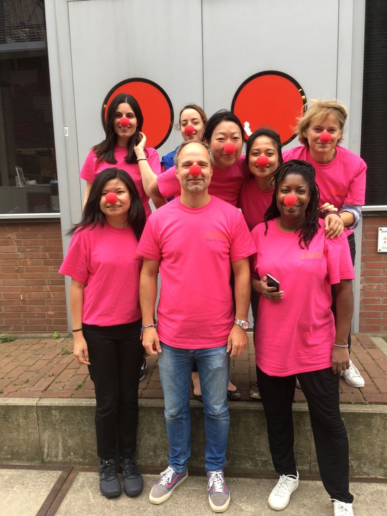 Fran6Kuijs's tweet photo. Thank you @Staples_NL for helping and supporting @CliniClowns during your #communityday yesterday! #smile! https://t.co/Ip59JYFkdX