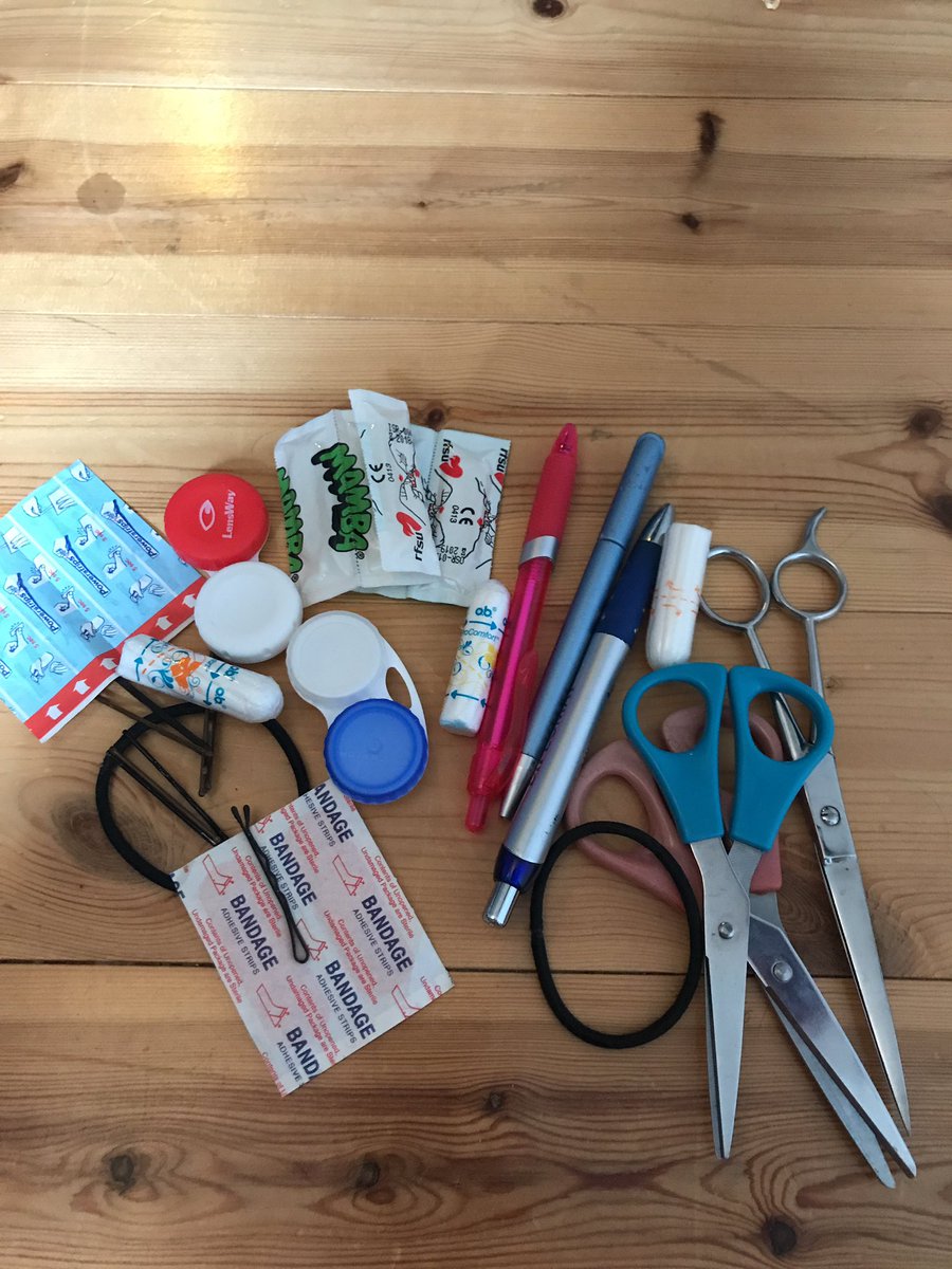 hildalindgren's tweet photo. Sånt jag alltid hittar när jag städar på rummet https://t.co/hcB5hsBE96