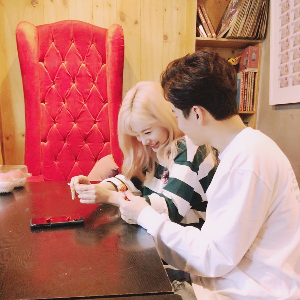 sunnystagram's tweet photo. [INSTAGRAM CAROUSEL] 515sunnyday: @/henryl89  앙리야 우린 과연 썸일까 쌈일까..?! - 궁금하신 분들은 네이버 검색창에 "눈덩이 프로젝트" 검색하신 후 … https://t.co/aRgr5MYZKx (4P) https://t.co/VIPsYTDDTf
