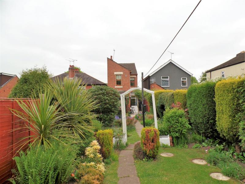 elitepropertyco's tweet photo. FEATURED PROPERTY: Hall Green Road, Coventry, for sale. Valued at £170,000 but is now starting bids of £145,000! https://t.co/MXWzQzqrzt https://t.co/ukLdqEpeS3