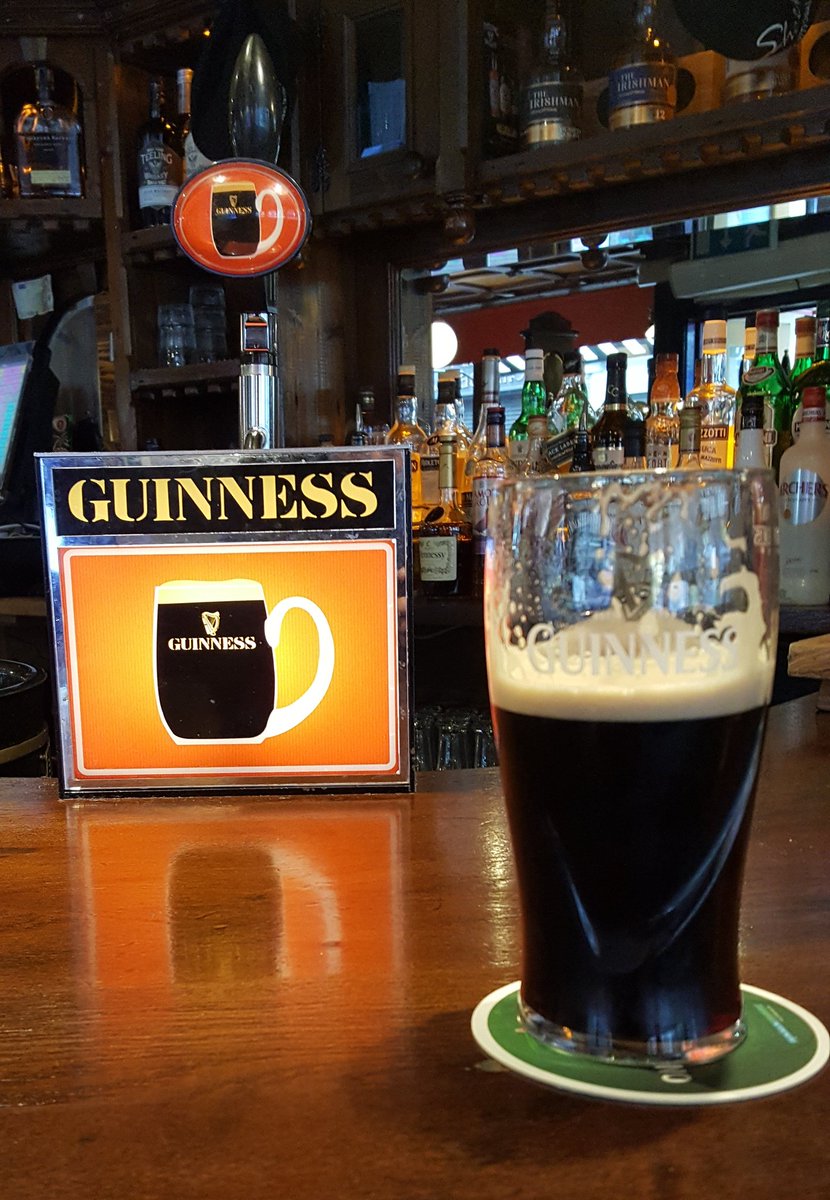 Enjoying an 11am drink in Sheehans, Chatham St. #Dublin #GUİNNESS