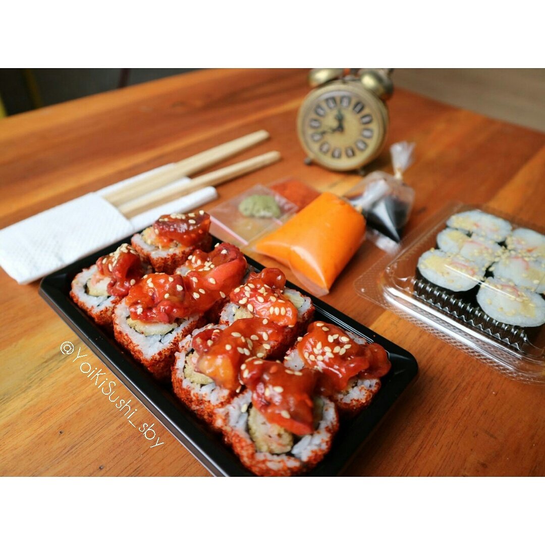 Puuwwaaliing uueenyaak sore2 gini mamam ginian..biar tuambah hooott.. 🔥💨
#sushisurabaya #sushionline #yoikisushi #sushihalal #sushidelivery
