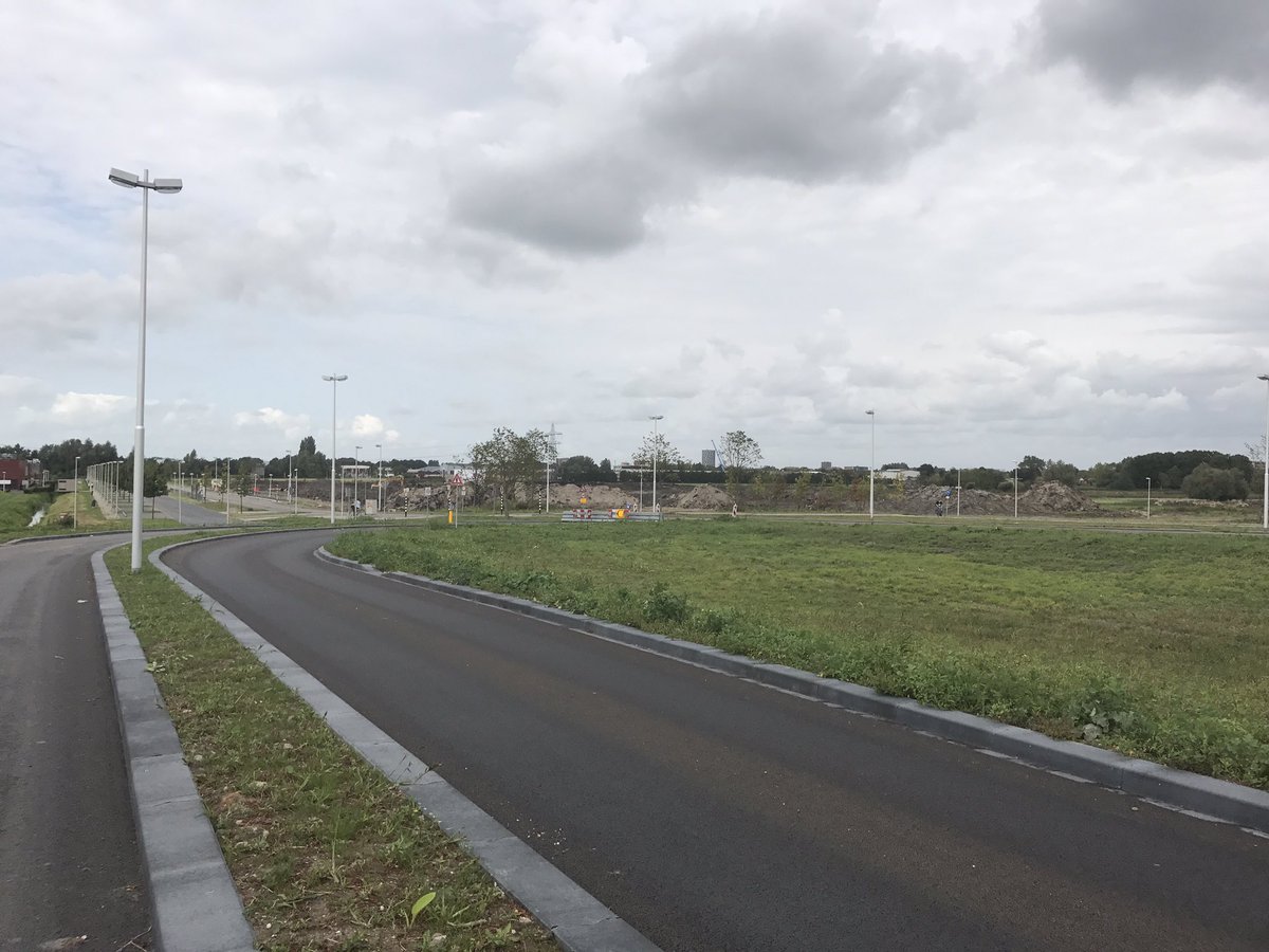 kuhrtsmissles's tweet photo. Rijnvliet.
Contouren eerste bouwkavels zichtbaar. Bouwer kan dit jaar starten. https://t.co/Vp0vH5cKDN