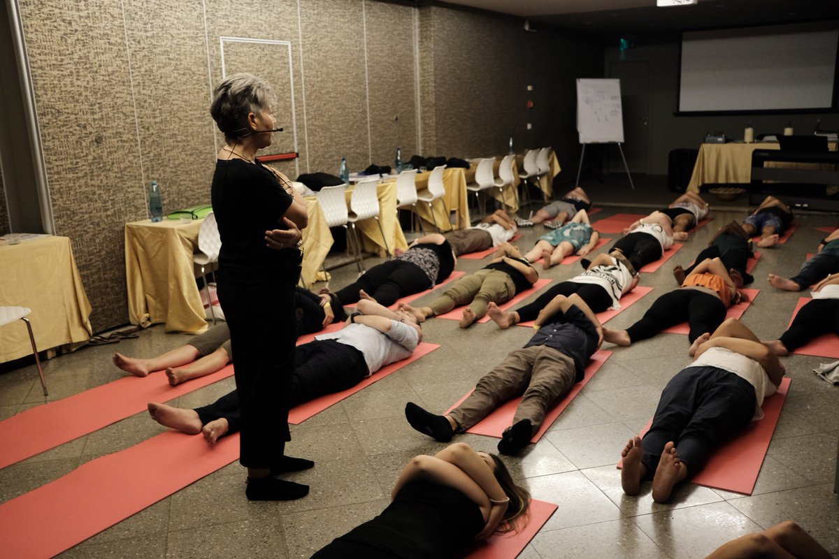 vesitalia's tweet photo. I momenti più emozionanti dei primi giorni del Full Immersion Trainer Course di VES®.
#fullimmersion #vocalcoach #feldenkrais #vocecantata https://t.co/3FNisAqPXn
