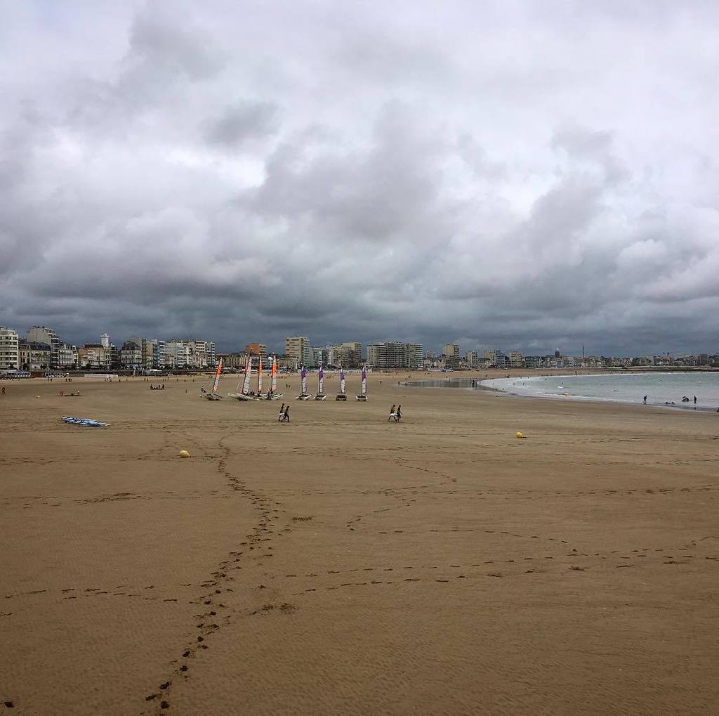 Plage des Sables d'Olonne.
#beach #plage #travel #wanderlust #amazing #instatravel #instagood #travelgram #picofth… ift.tt/2waOuWK