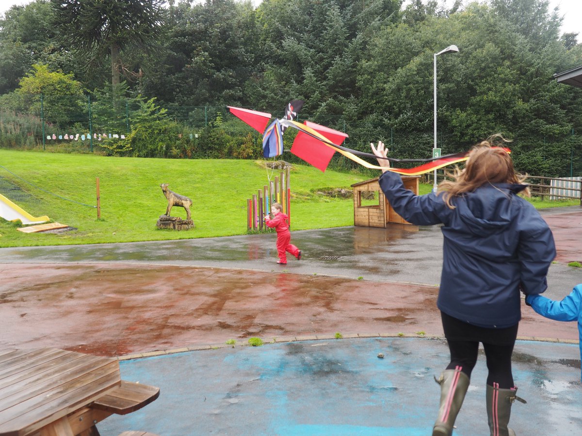 IsobelMair's tweet photo. Rain doesn't stop Class Iona having fun and learning outdoors! #outdoorlearningday #fun #letsflyakite https://t.co/yXmKCg8C0i