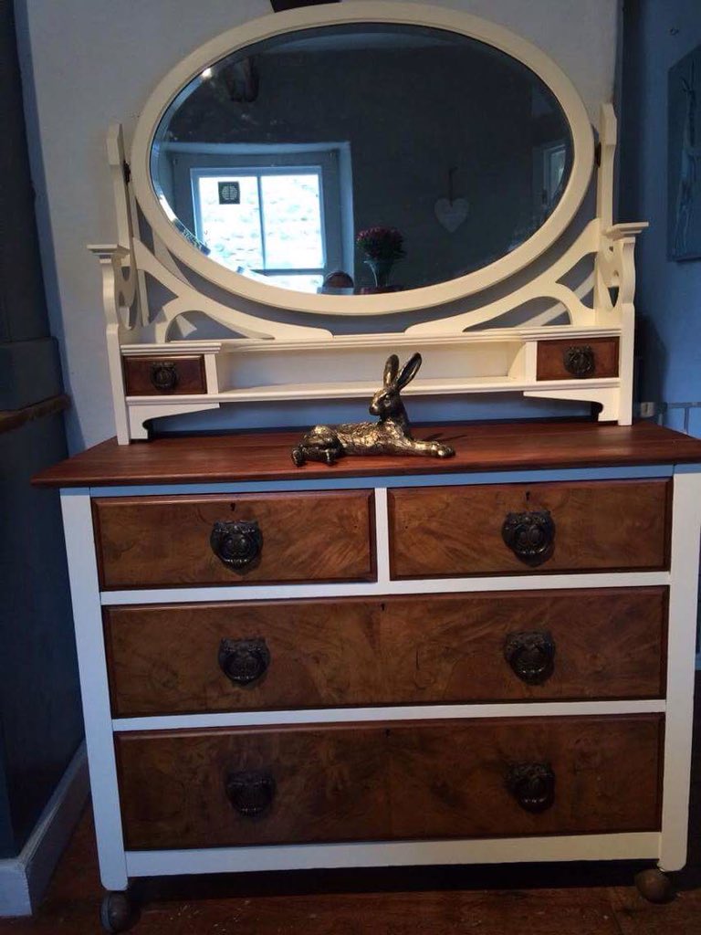 emulsions100's tweet photo. Love This #farrowandball #tallow #upcycle #masham #beautifulfurniture #emulsions #dressingtable #cream #walnut # https://t.co/KRhuB0krOr