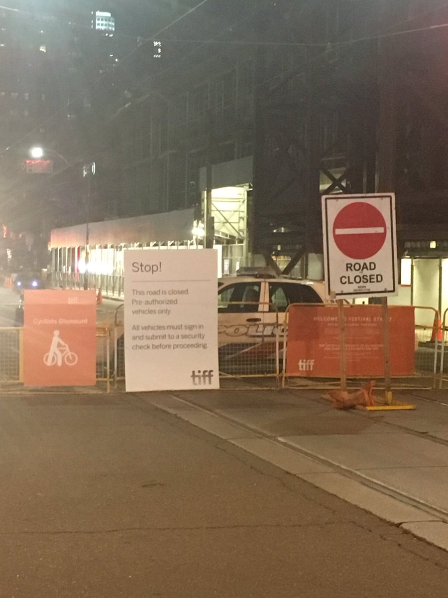 carlCityNews's tweet image. TIFF means movie fans, movie stars &amp;amp; detours for downtown drivers.  King st closed from University-Peter until Monday